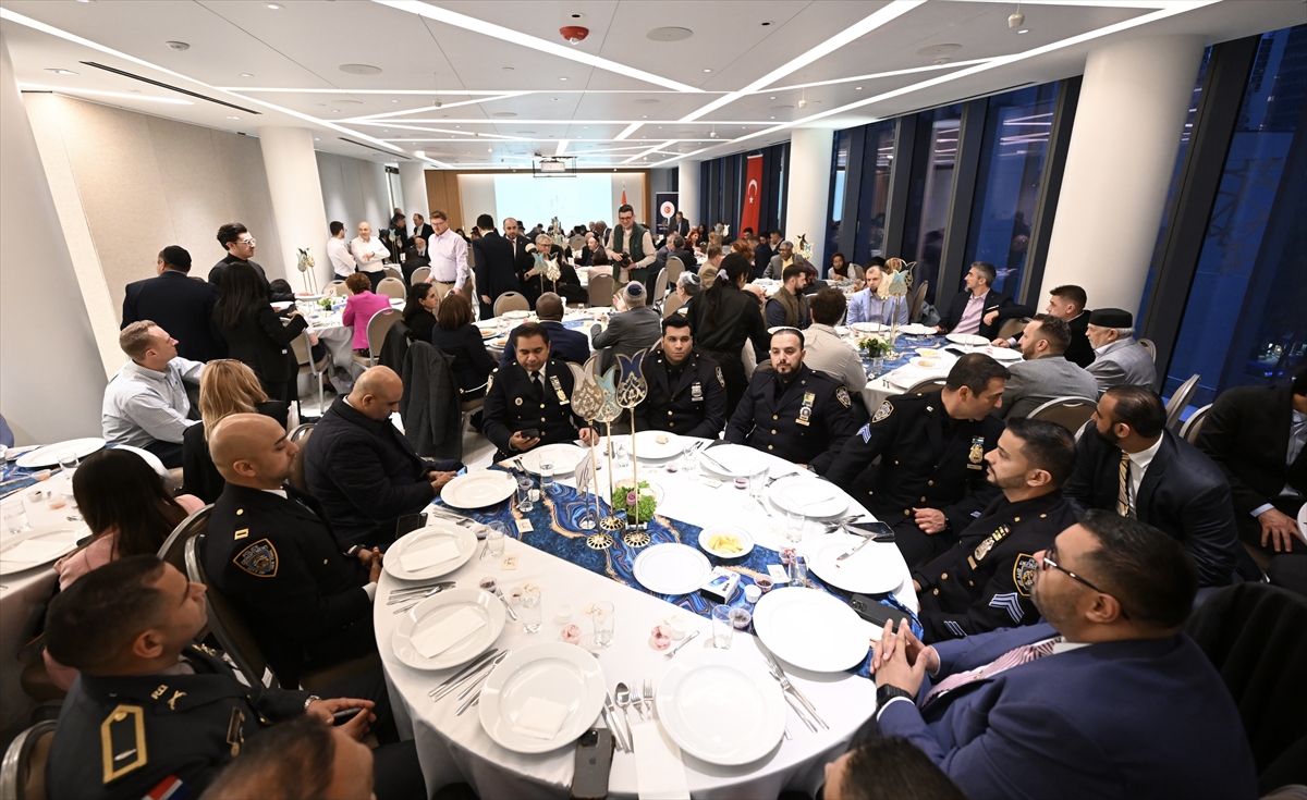 new-york-turkevinde-musluman-yahudi-ve-hristiyanlar-birlikte-iftar-yapti.jpg