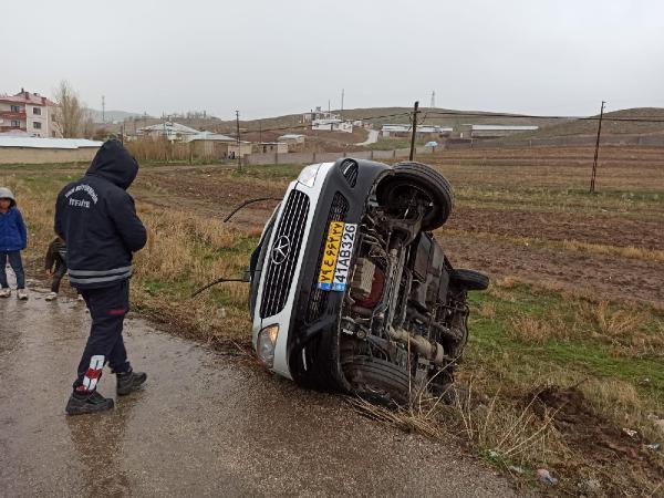 yolcu-minibusu-sarampole-devrildi-12-iranli-yaralandi.jpg