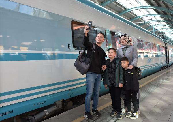 ankara-sivas-yuksek-hizli-treni-ilk-ucretsiz-seferini-yapti-003.jpg
