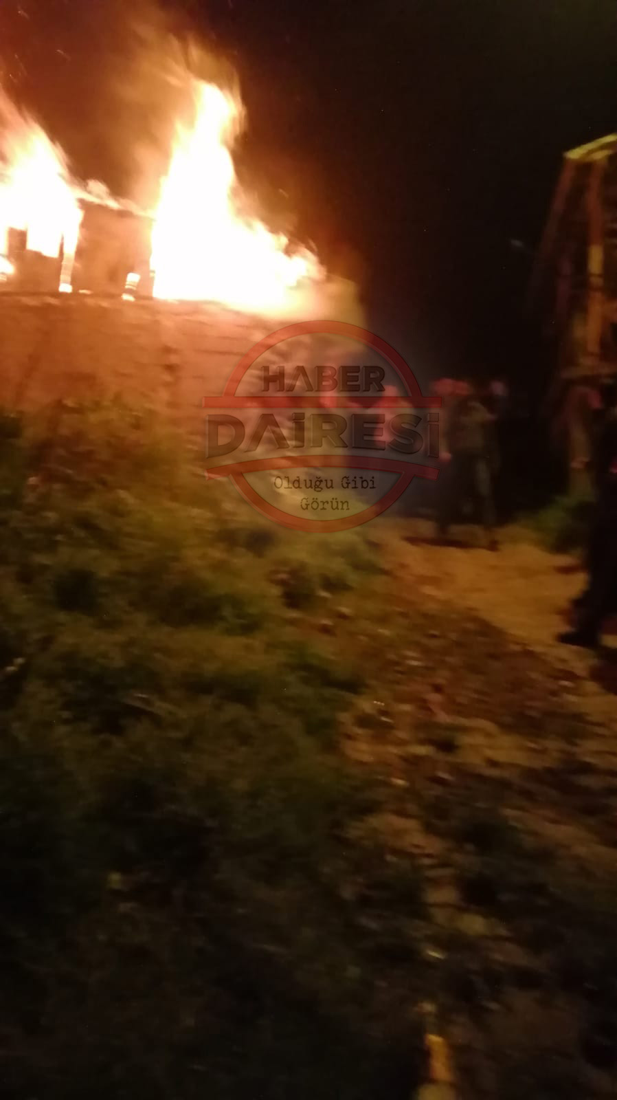 konyada-korkutan-ev-yangini-alevler-icinde-kaldi-003.jpg
