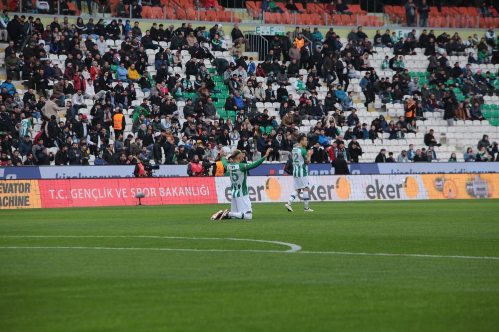 konyaspor-yine-geriden-gelip-kazandi.jpg