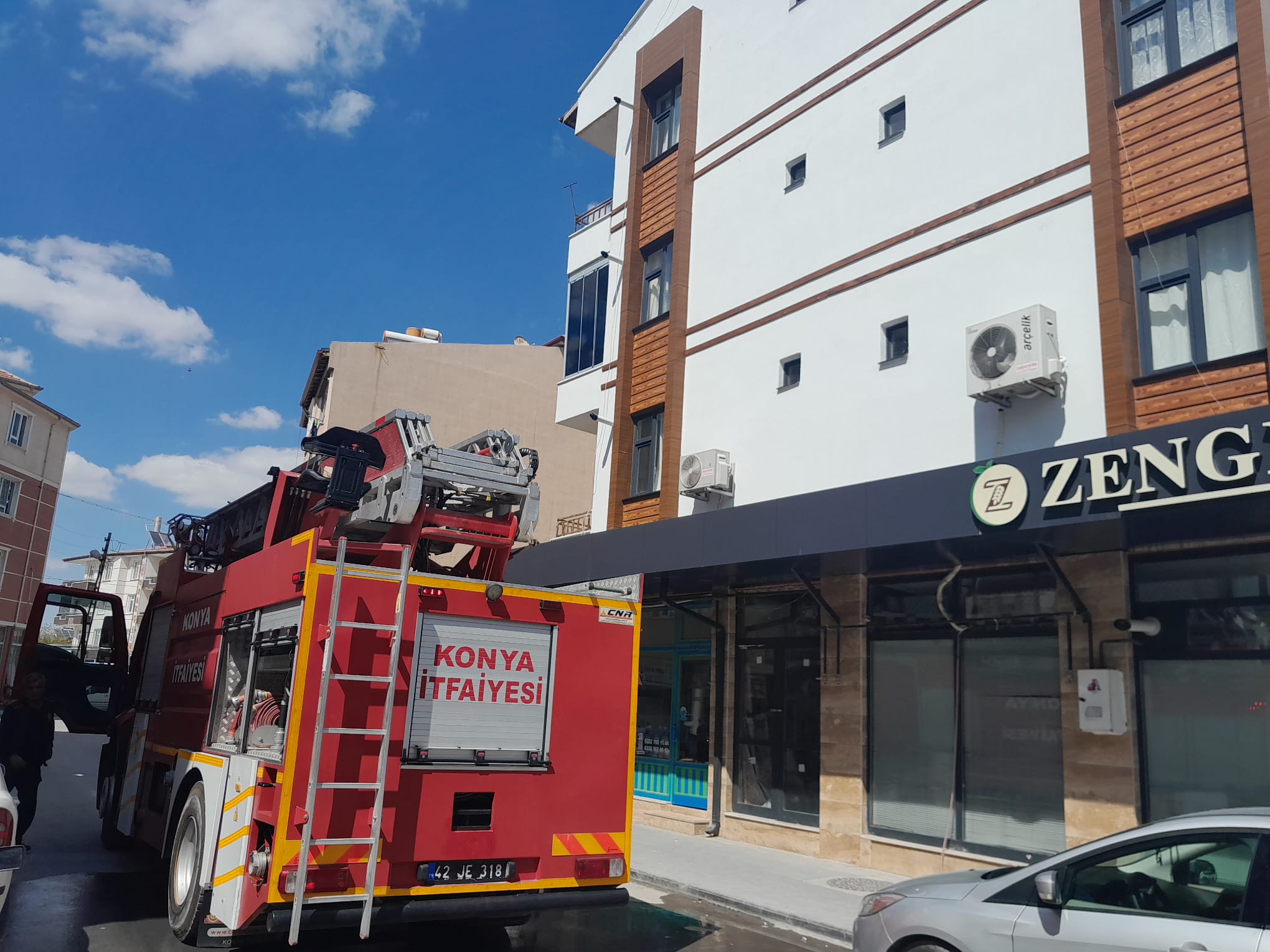 konyada-3-katli-binada-yangin-cikti-002.jpeg