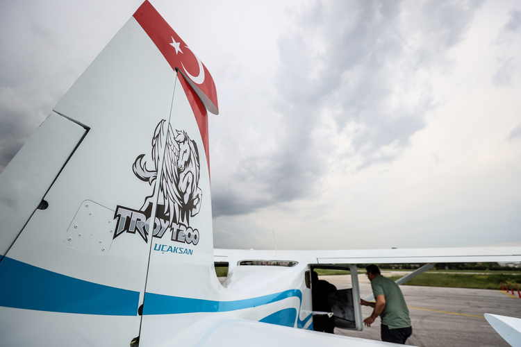turk-havaciliginin-yeni-ucagi-troy-t200-ilk-kez-piste-cikti-003.jpg