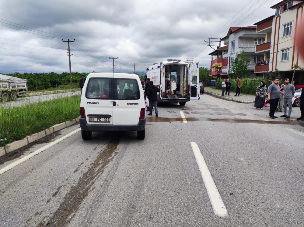 aracin-carptigi-yaya-metrelerce-havaya-firlayarak-agir-yaralandi-001.jpg