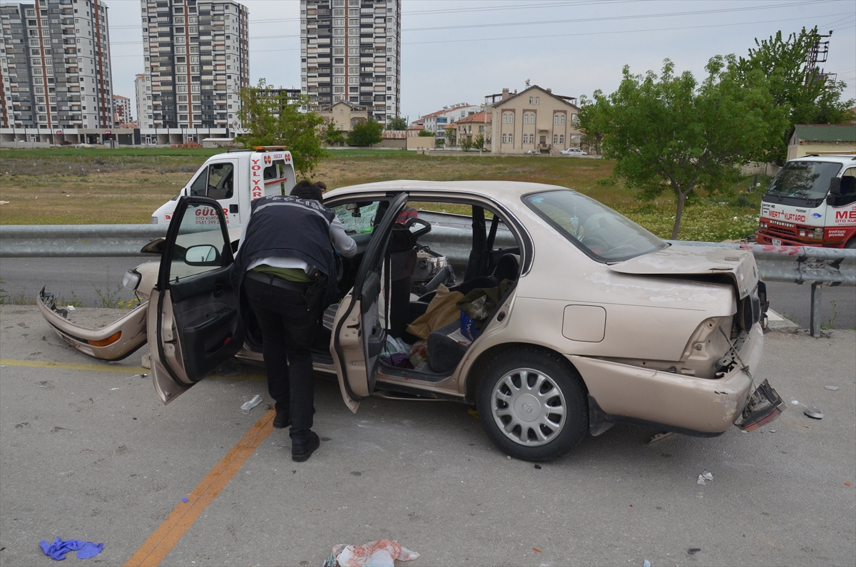 karamanda-iki-otomobil-carpistigi-kazada-1-kisi-oldu-7-kisi-yaralandi-001.jpg