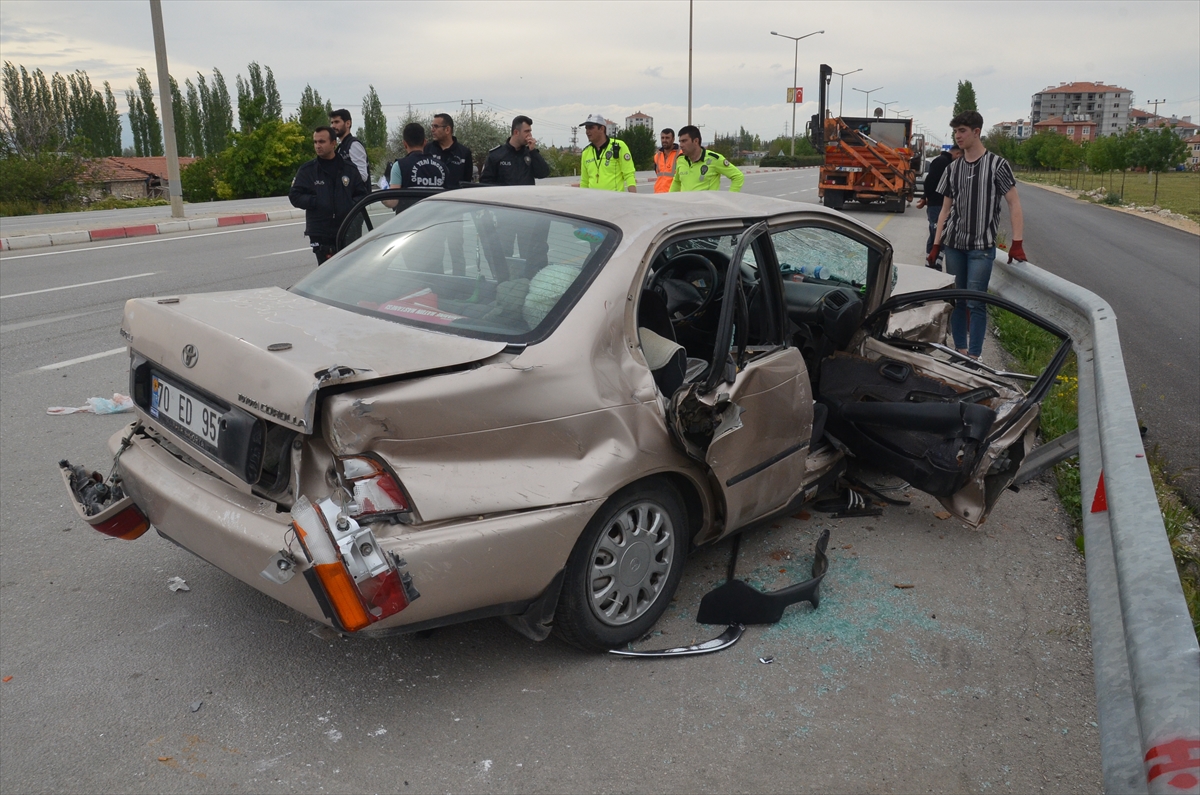 karamanda-iki-otomobil-carpistigi-kazada-1-kisi-oldu-7-kisi-yaralandi-002.jpg