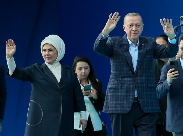 cumhurbaskani-erdogan-secime-saatler-kala-mesaji-giydigi-ceketle-verdi.jpg