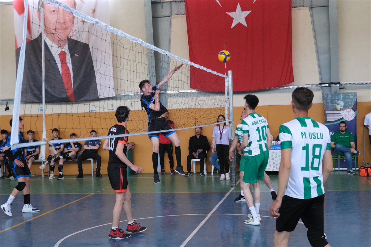 liseler-arasi-voleybol-turnuvasinda-final-maci-konyada-oynandi-001.jpg