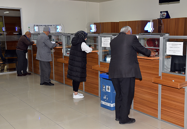 selcuklu-belediyesi-emlak-cevre-temizlik-ve-ilan-reklam-vergilerinin-ilk-taksit-odemesinin-31-mayis-carsamba-gunu-sona-erecegini-duyurdu-ayrica-veznelerin-27-mayis-cumartesi-gunu-hizmet-verecegi-belirtildi-001.jpg