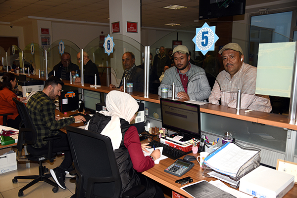 selcuklu-belediyesi-emlak-cevre-temizlik-ve-ilan-reklam-vergilerinin-ilk-taksit-odemesinin-31-mayis-carsamba-gunu-sona-erecegini-duyurdu-ayrica-veznelerin-27-mayis-cumartesi-gunu-hizmet-verecegi-belirtildi.jpg