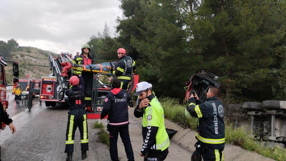 tirin-carptigi-otomobildeki-bir-aile-yok-oldu-2si-cocuk-4-kisi-oldu-002.jpg