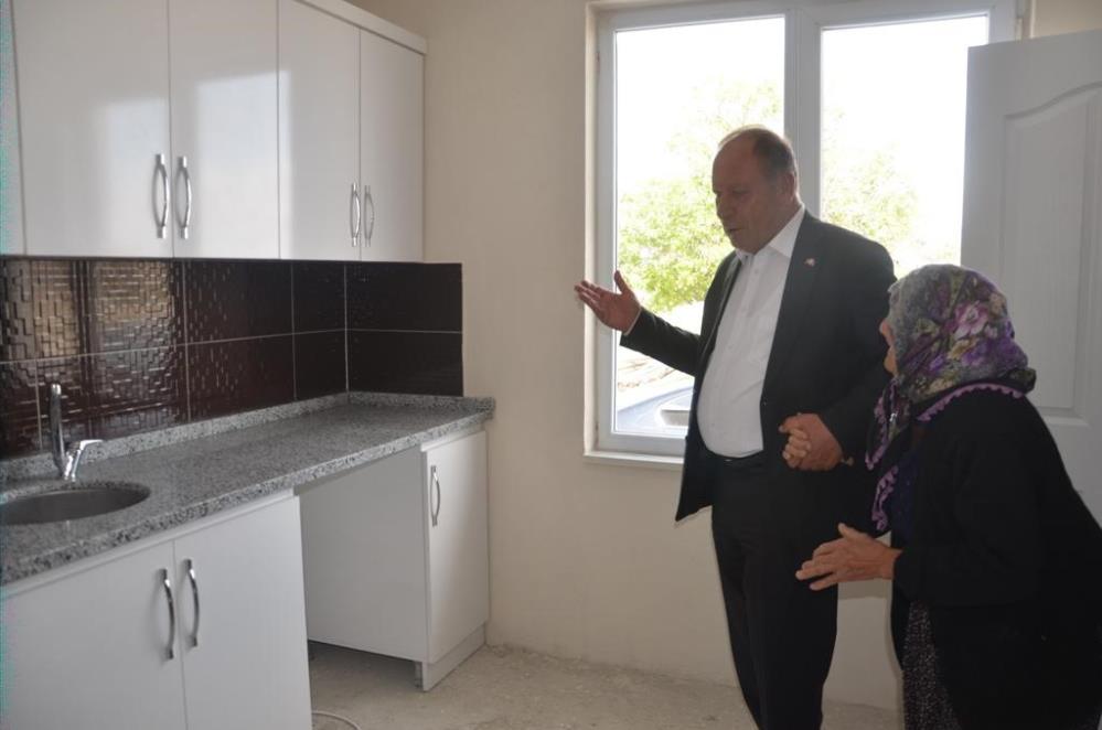 konyada-depremde-evi-zarar-goren-aileye-yeni-ev.jpg