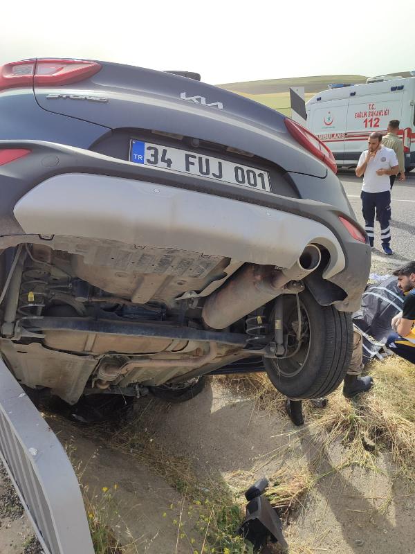 iki-otomobil-carpisti-1-olu-3-yarali.jpg
