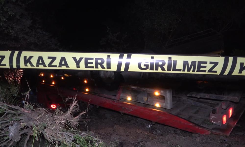 konya-yolunda-tir-devrildi-2-agir-yarali-var.jpg