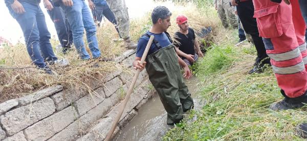 malatyada-cadir-kentte-kalan-suriye-uyruklu-abdulvahap-huseyin-2-dengesini-kaybedip-sulama-kanalina-dustu-itfaiyecilerin-kanaldan-cikardigi-cocuk-hastanede-yasamini-yitirdi.jpg