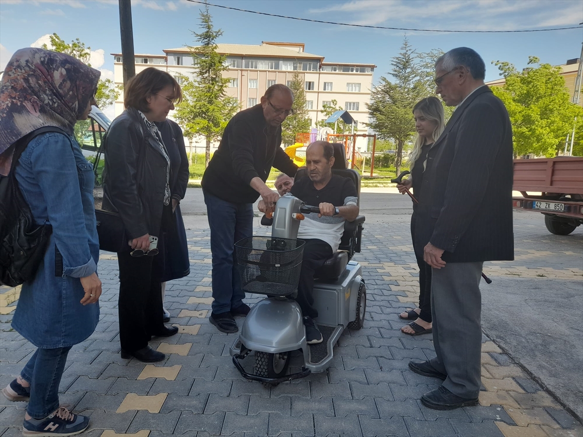 konyada-engelli-bir-vatandasa-akulu-arac-hediye-edildi.jpg