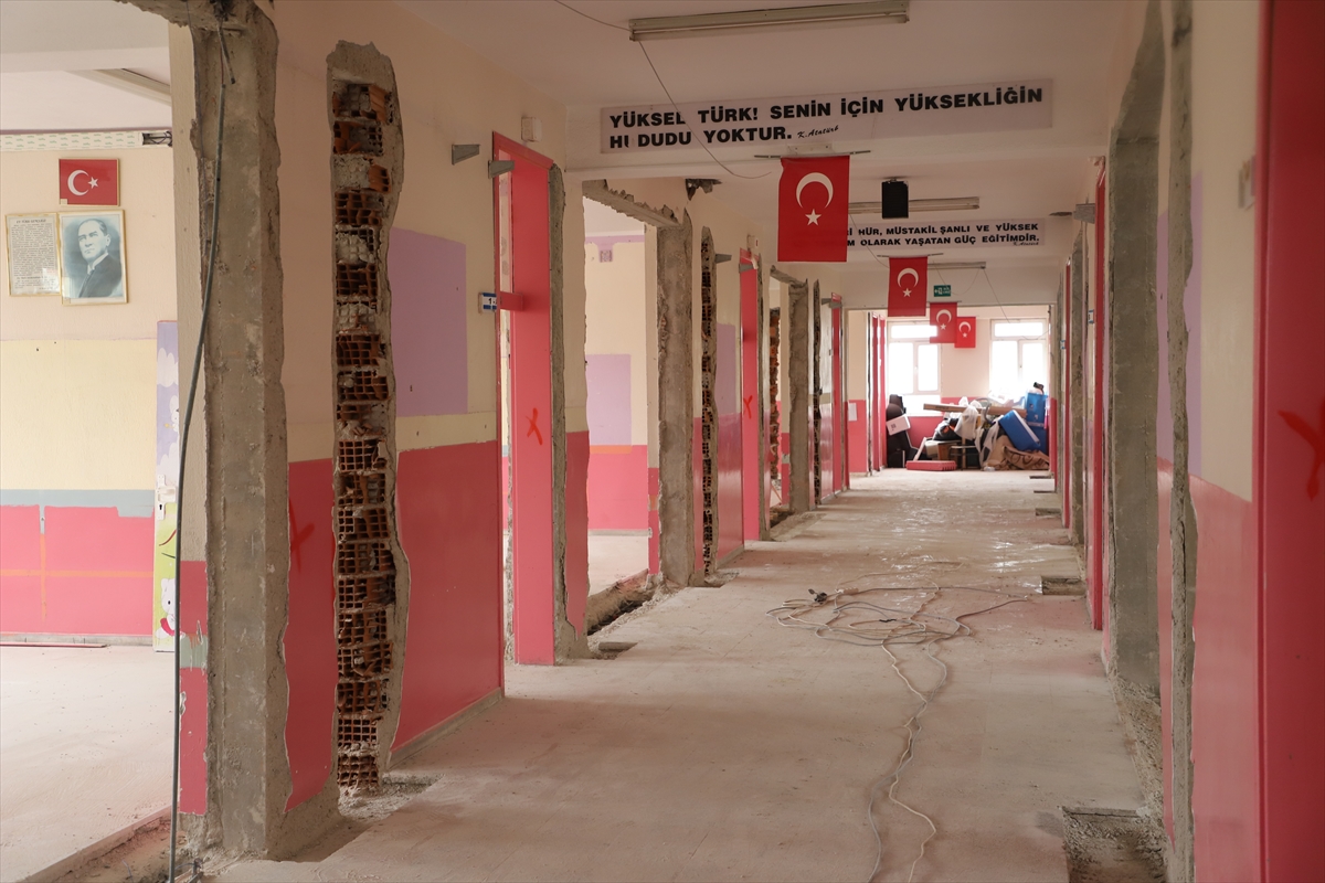 konyadaki-bu-okul-depreme-dayanikli-hale-getiriliyor-002.jpg