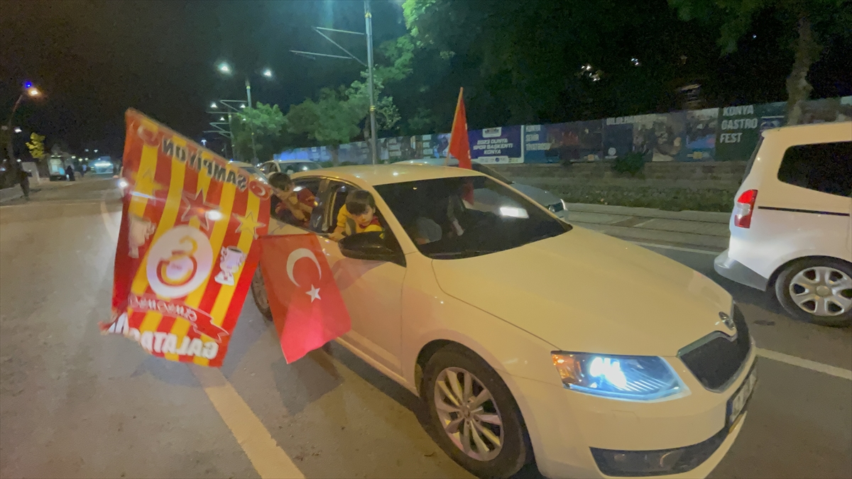 galatasaray-taraftari-konyada-sampiyonluk-kutlamasi-yapti.jpg