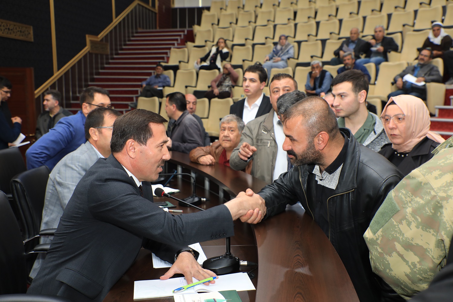 karatayda-soz-meclisi-toplandi-baskan-vatandasi-dinledi-001.jpg