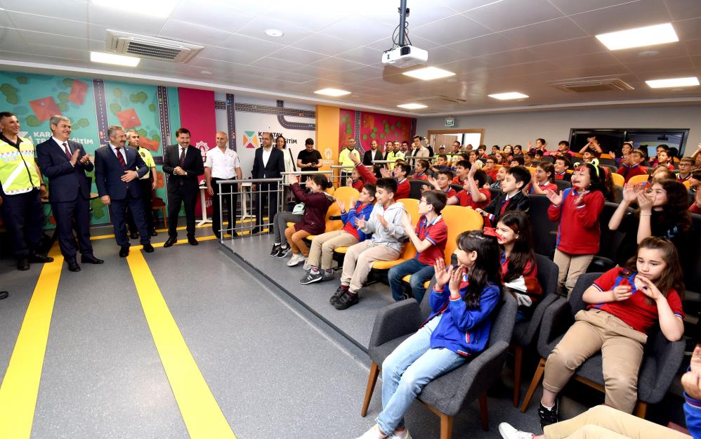 karatay-trafik-egitim-parkinda-6-bin-800-ogrenci-egitim-aldi-001.jpg