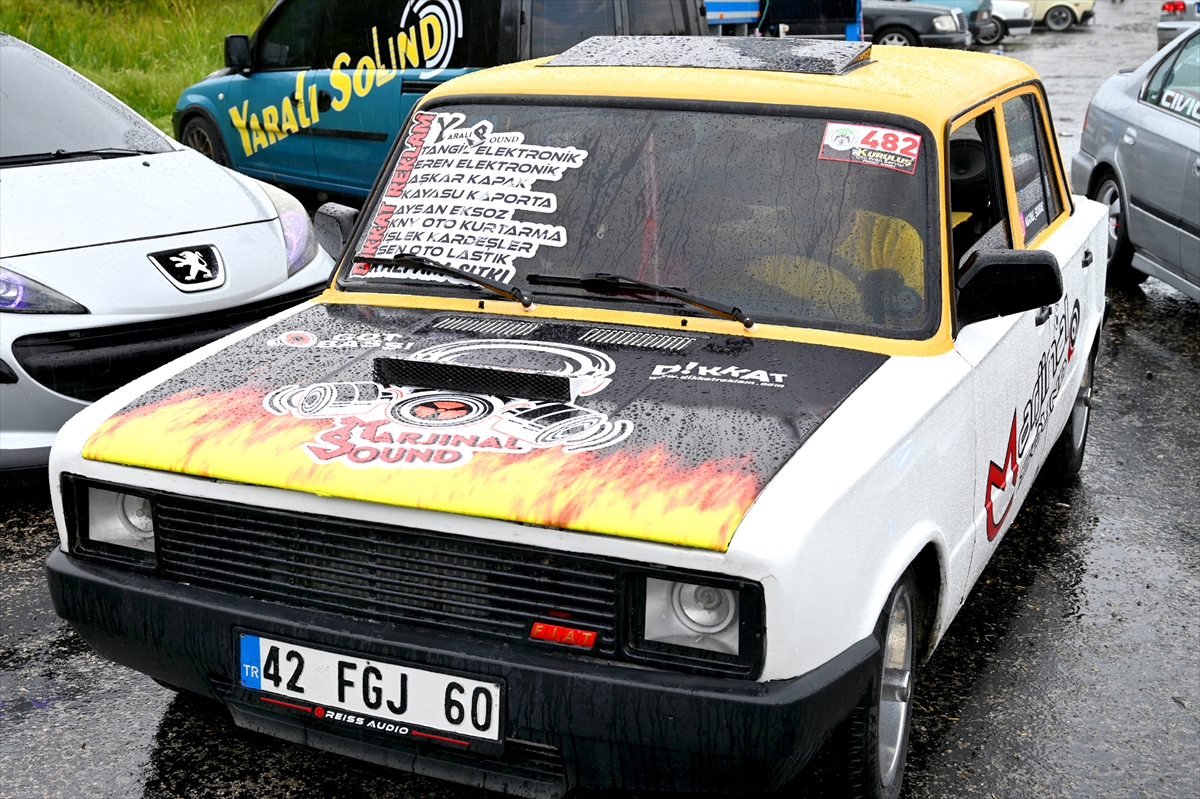 konyada-modifiyeli-ve-klasik-arac-tutkunlari-bulustu-006.jpg