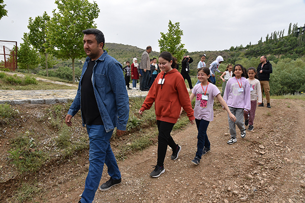 konyada-sille-tabiat-okulu-ile-ogrenciler-eglenerek-ogreniyor-002.jpg