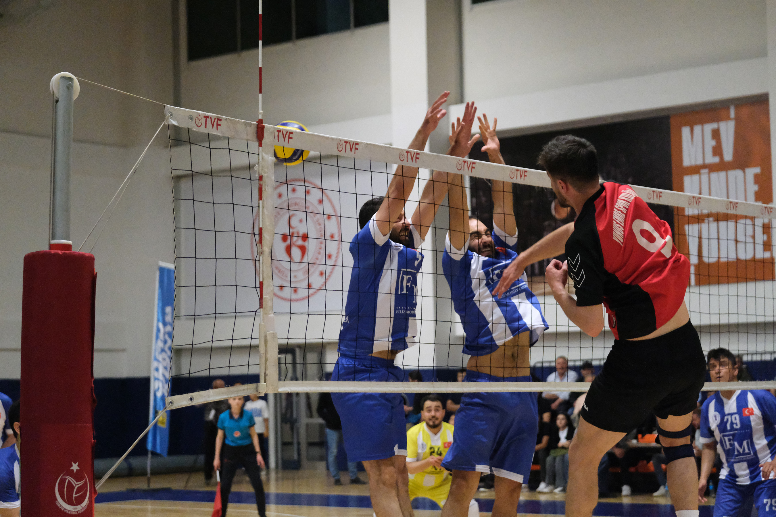 konyadaki-voleybol-turnuvasinda-sampiyon-cumra-oldu.jpg