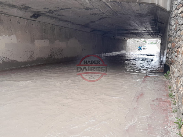 konya-sele-teslim-araziler-ve-caddeler-su-altinda-kaldi-001.jpg