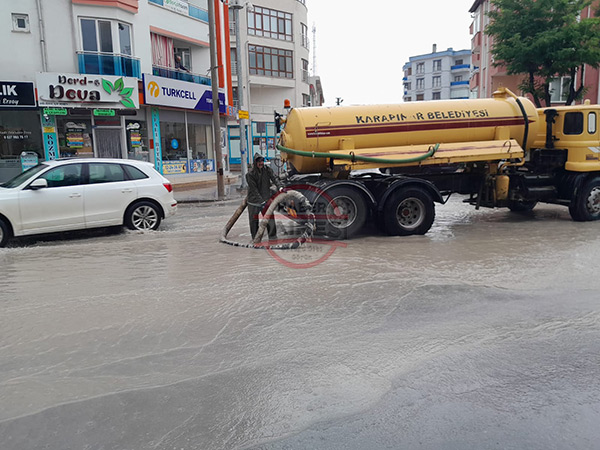 konya-sele-teslim-araziler-ve-caddeler-su-altinda-kaldi-005.jpg