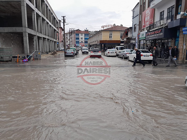konya-sele-teslim-araziler-ve-caddeler-su-altinda-kaldi.jpg