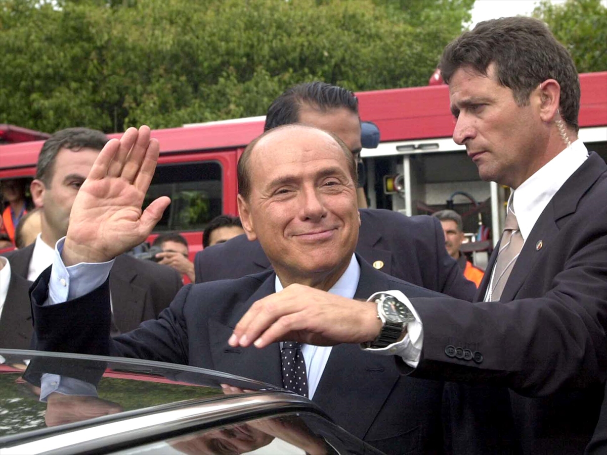 son-dakika-silvio-berlusconi-hayatini-kaybetti-001.jpg