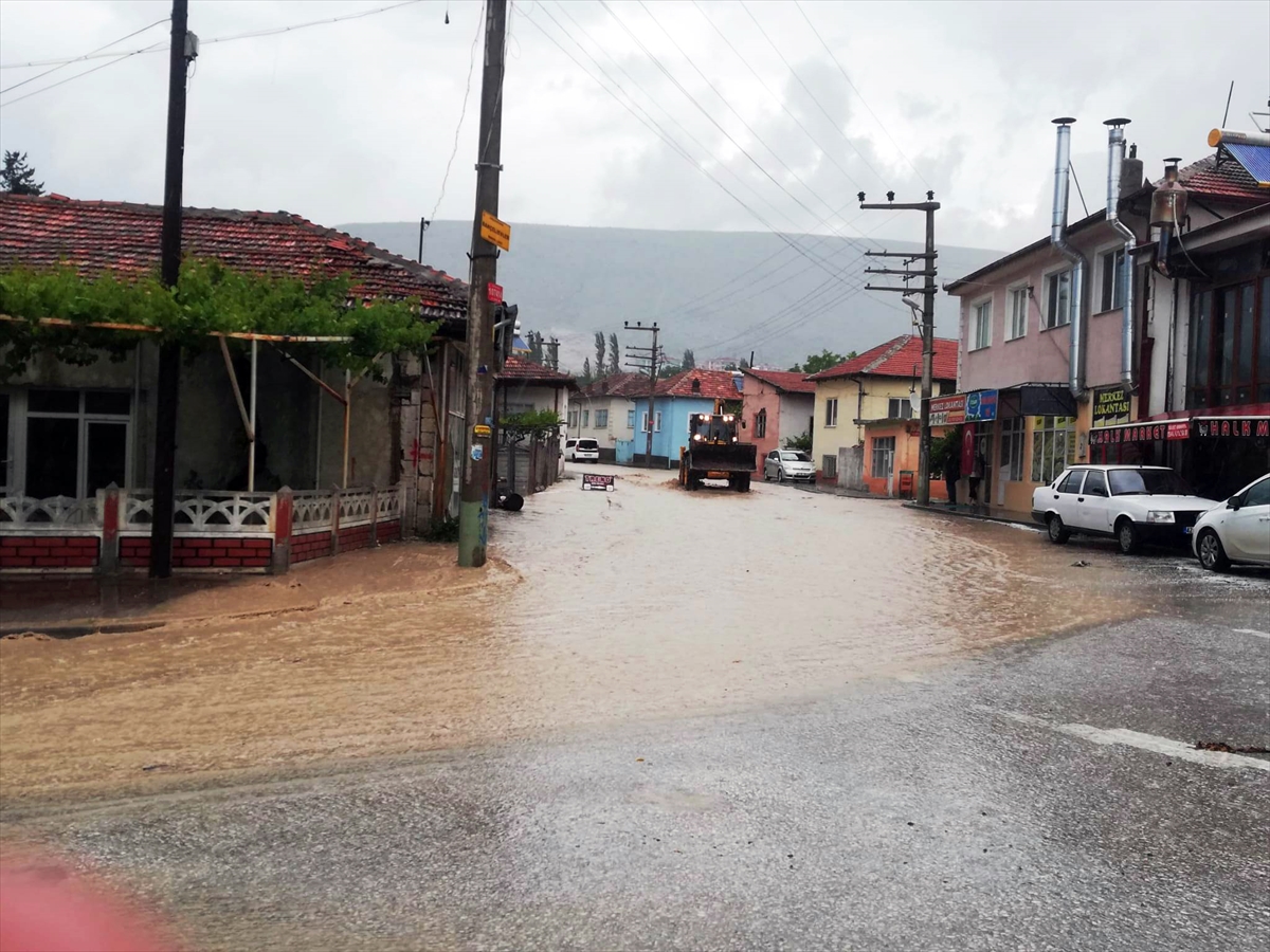 konyanin-bir-ilcesinde-daha-dolu-ve-saganak-etkili-oldu-004.jpg