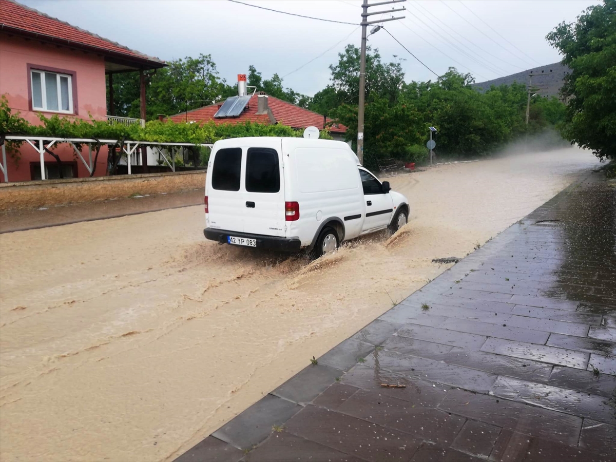 konyanin-bir-ilcesinde-daha-dolu-ve-saganak-etkili-oldu-005.jpg