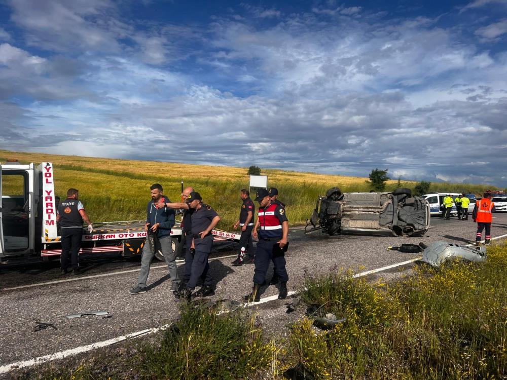 takla-atan-otomobildeki-1-kisi-oldu-3-kisi-yaralandi.jpg
