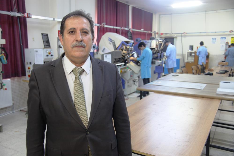 turkiyenin-onemli-ayakkabi-uretim-merkezlerinden-biri-olan-konyada-aykent-mesleki-ve-teknik-anadolu-lisesi-sektorun-ara-eleman-ihtiyacini-karsiliyor-ogrenciler-modern-atolyelerde-meslegi-uygulamali-olarak-ogreniyor-kolaylikla-is-sahibi-olabiliyor.jpg