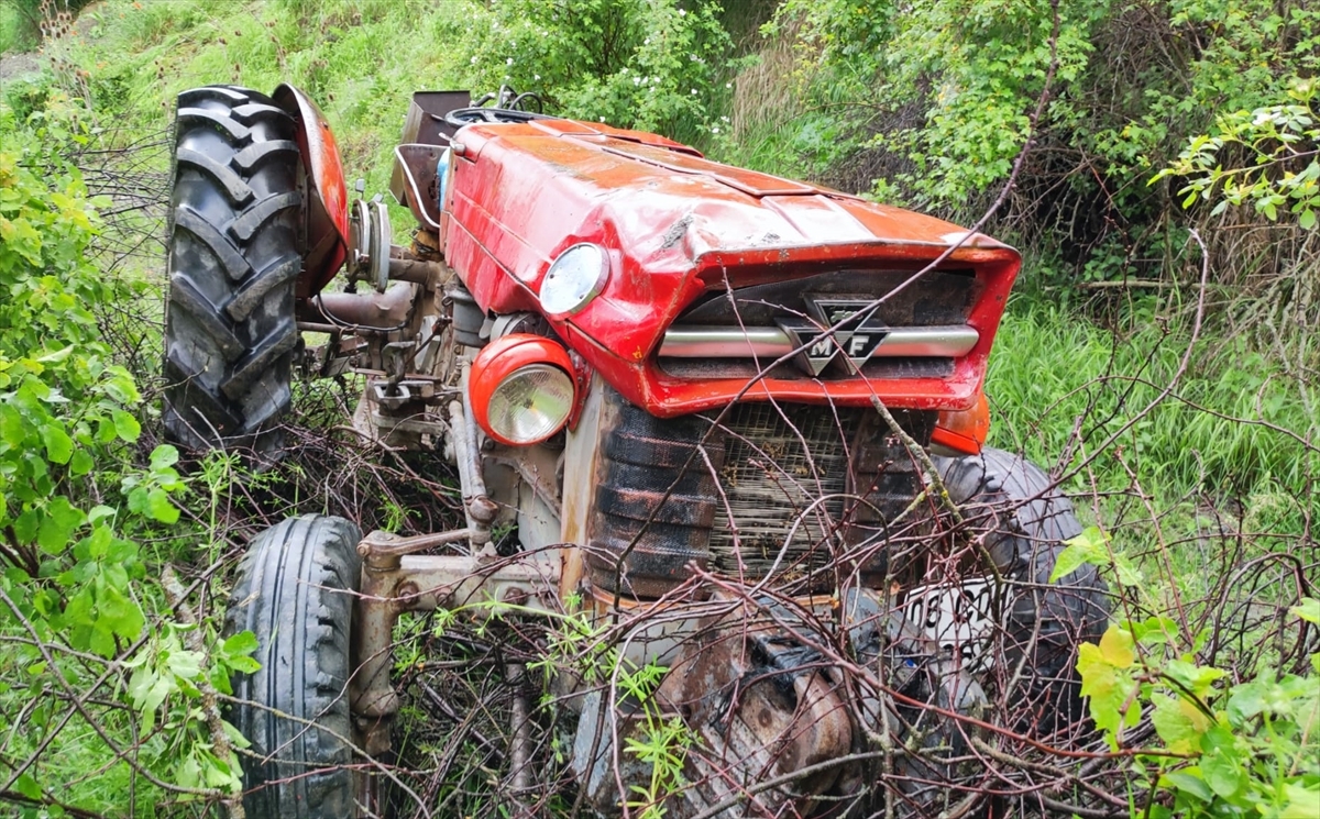 traktor-sarampole-devrildi-18-yasindaki-genc-oldu.jpg