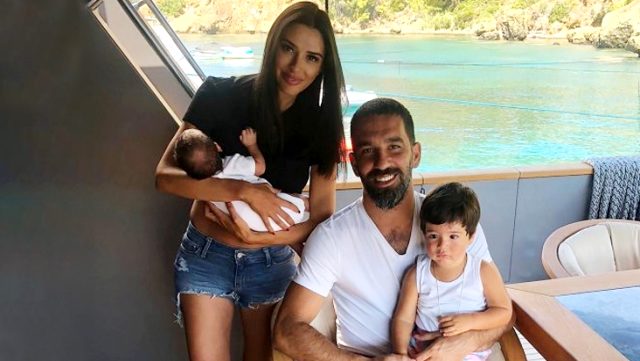 arda-turan-ve-aslihan-turan-ciftinin-3-bebegi-yolda.jpg