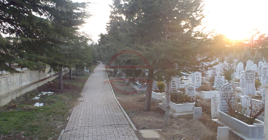 konya-elmaci-mezarligi-sahibinden-satiliga-cikarildi-002.jpg