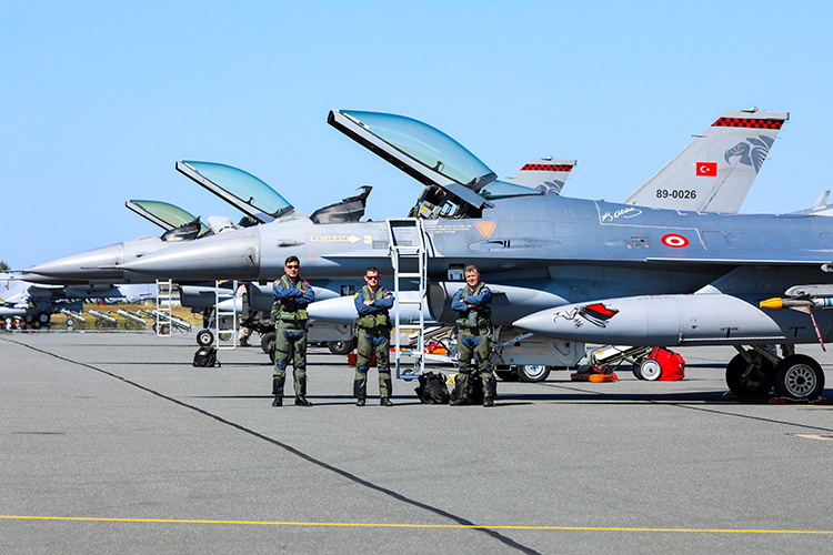 nato-havacilari-turk-pilotlara-hayran-kaldi-003.jpg