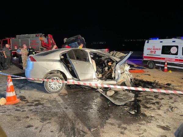 6-kisinin-oldugu-kaza-hayirli-olsun-ziyaretinden-donerken-yasanmis.jpg