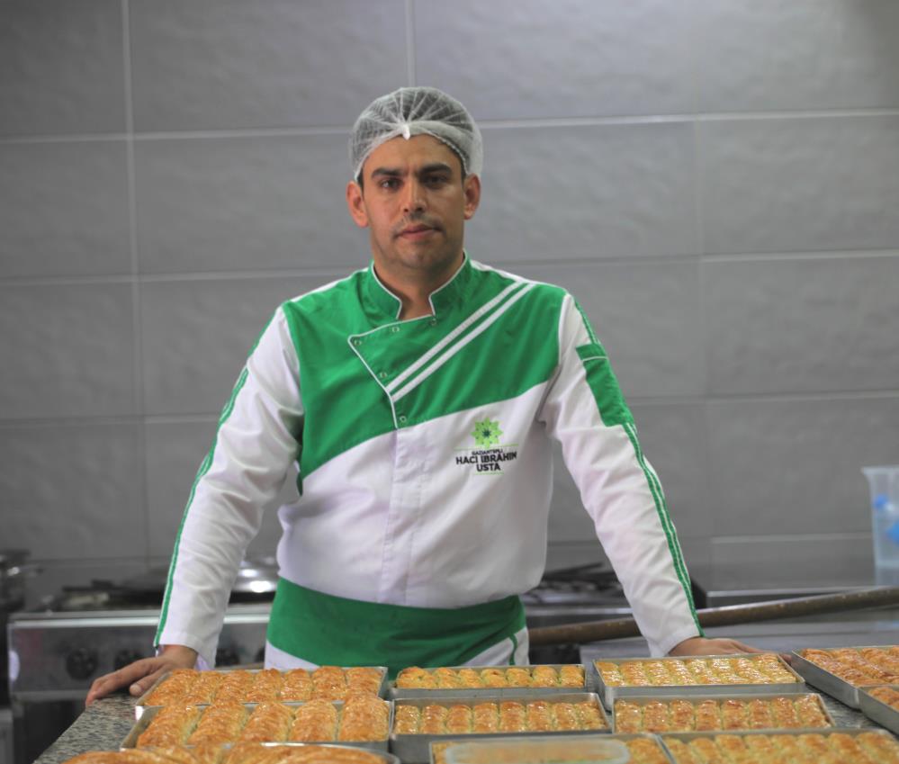 konyada-tas-firinda-pisen-baklavalar-bayram-icin-hazir-002.jpg