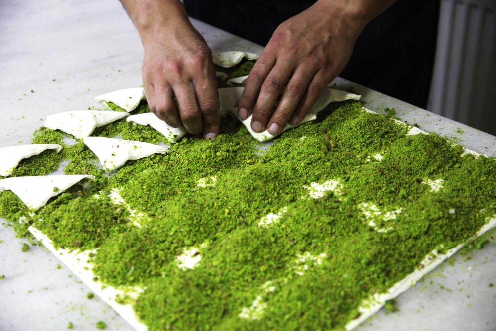 konyada-tas-firinda-pisen-baklavalar-bayram-icin-hazir-004.jpg