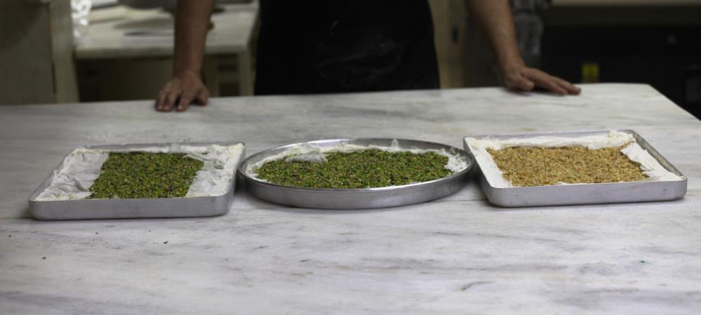 konyada-tas-firinda-pisen-baklavalar-bayram-icin-hazir-005.jpg