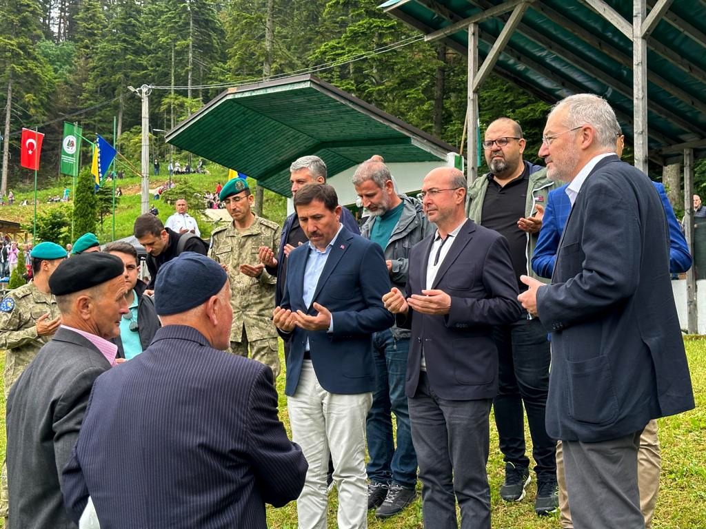 konyali-belediye-baskanlari-bosna-hersekte-ayvaz-dede-senliginde-004.jpeg