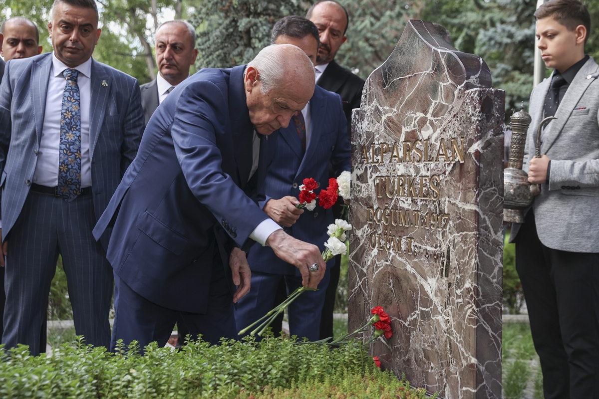bahceli-siyasi-istikrarin-devaminda-yarar-vardir-001.jpg