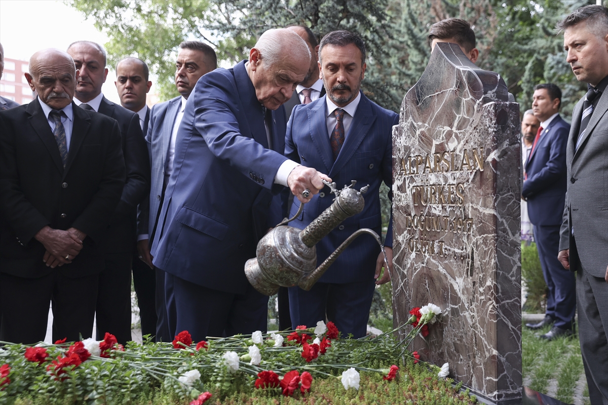 bahceli-siyasi-istikrarin-devaminda-yarar-vardir-002.jpg