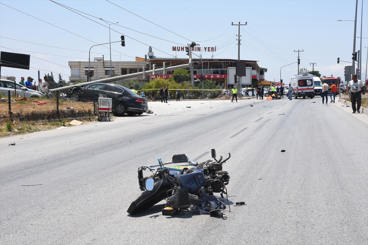 otomobil-ve-motosiklet-carpisti-1-kisi-oldu-2-kisi-yaralandi.jpg