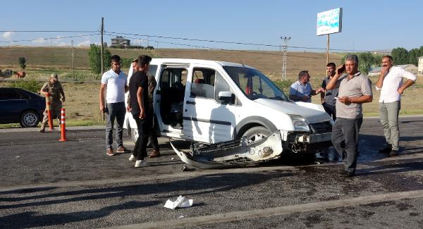 3-aracin-karistigi-kazada-19-kisi-yaralandi-001.jpg