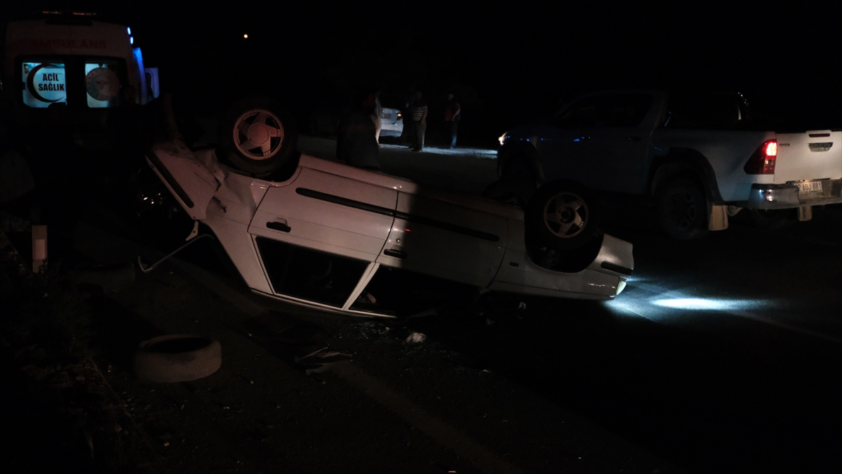 konyada-lastigi-patlayan-otomobil-takla-atti-5-kisi-yarali.jpg