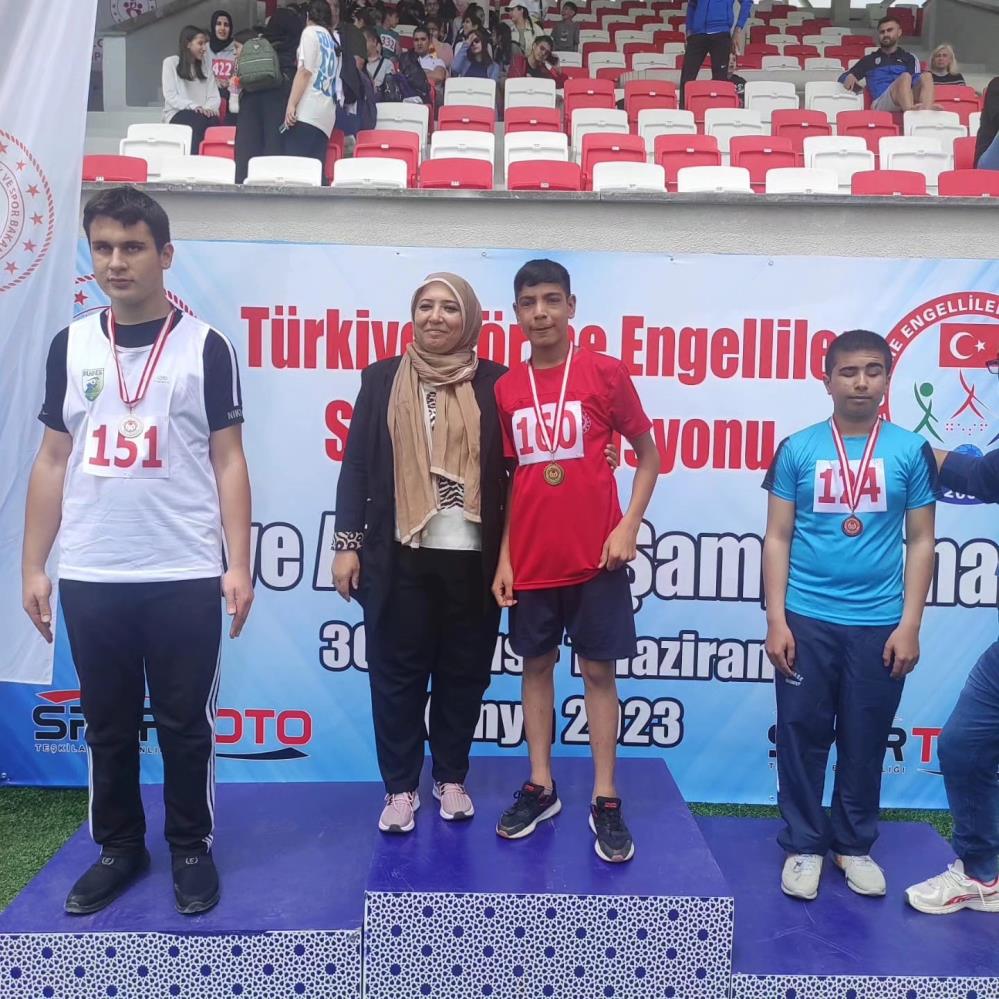 gorme-engelli-sporcu-turkiye-sampiyonu-oldu-001.jpg